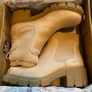 NWT - Women’s Boots